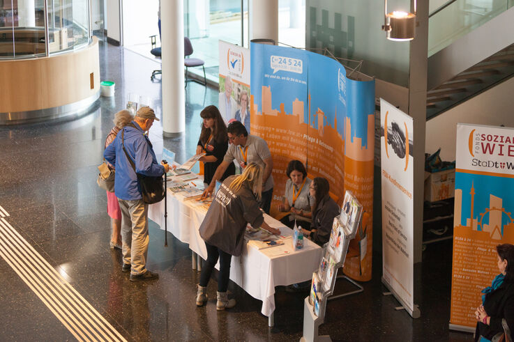 Infostand beim Tag der offenen Tür im KundInnenservice (Bild: FSW) Infostand beim Tag der offenen Tür im KundInnenservice (Bild: FSW)